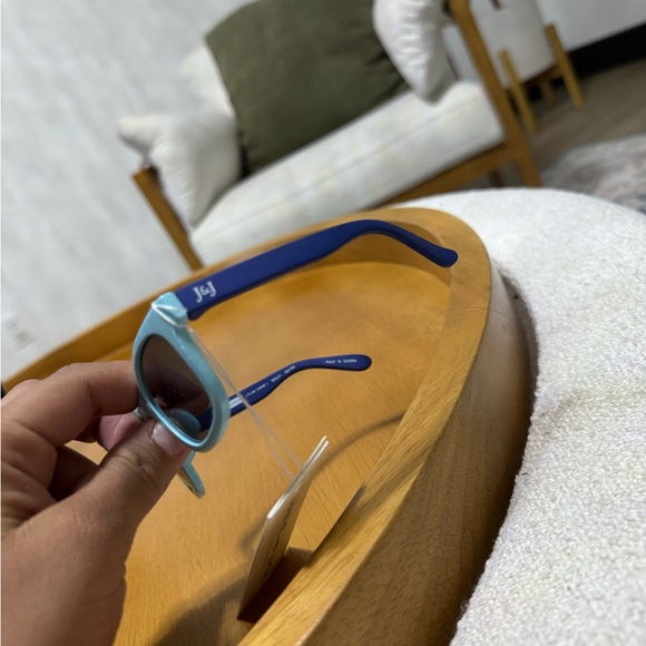 J&J Blue and Navy Sunglasses - Picture 3 of 5